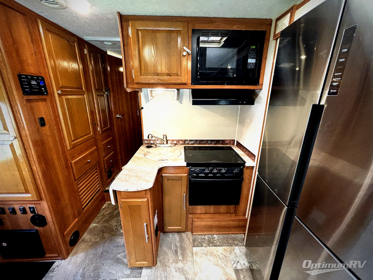 2018 Coachmen Leprechaun 260DS Chevy 4500 Photo 16