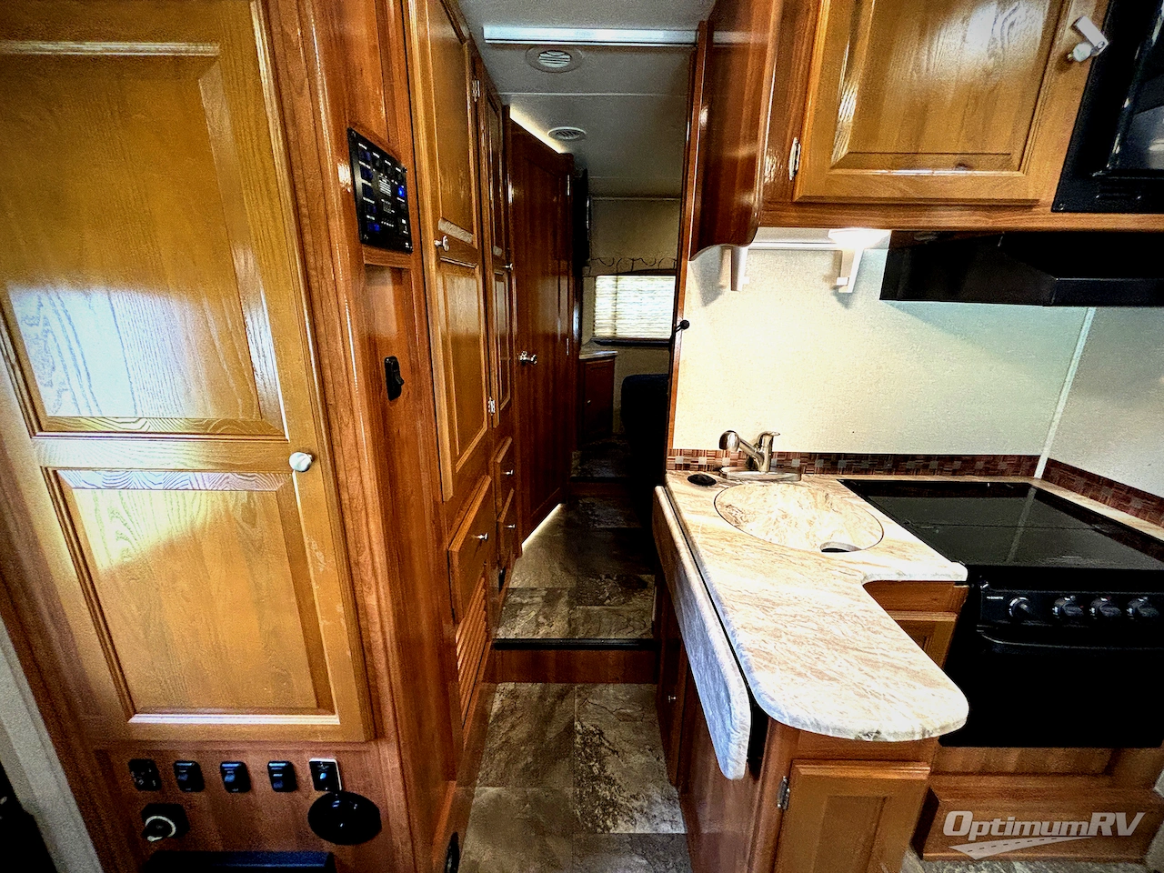 2018 Coachmen Leprechaun 260DS Chevy 4500 Photo 17