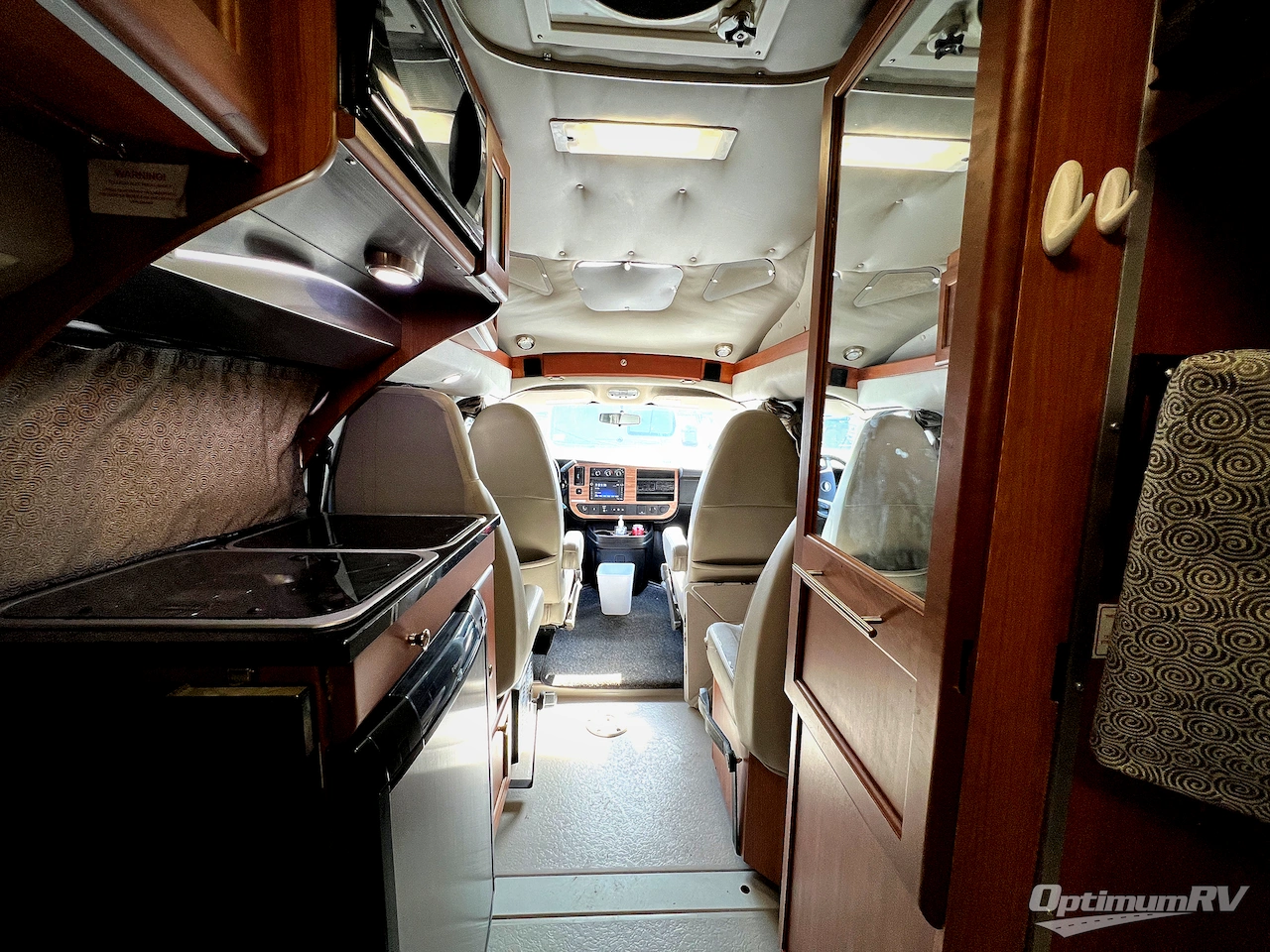 2016 Roadtrek Versatile 170 Photo 8