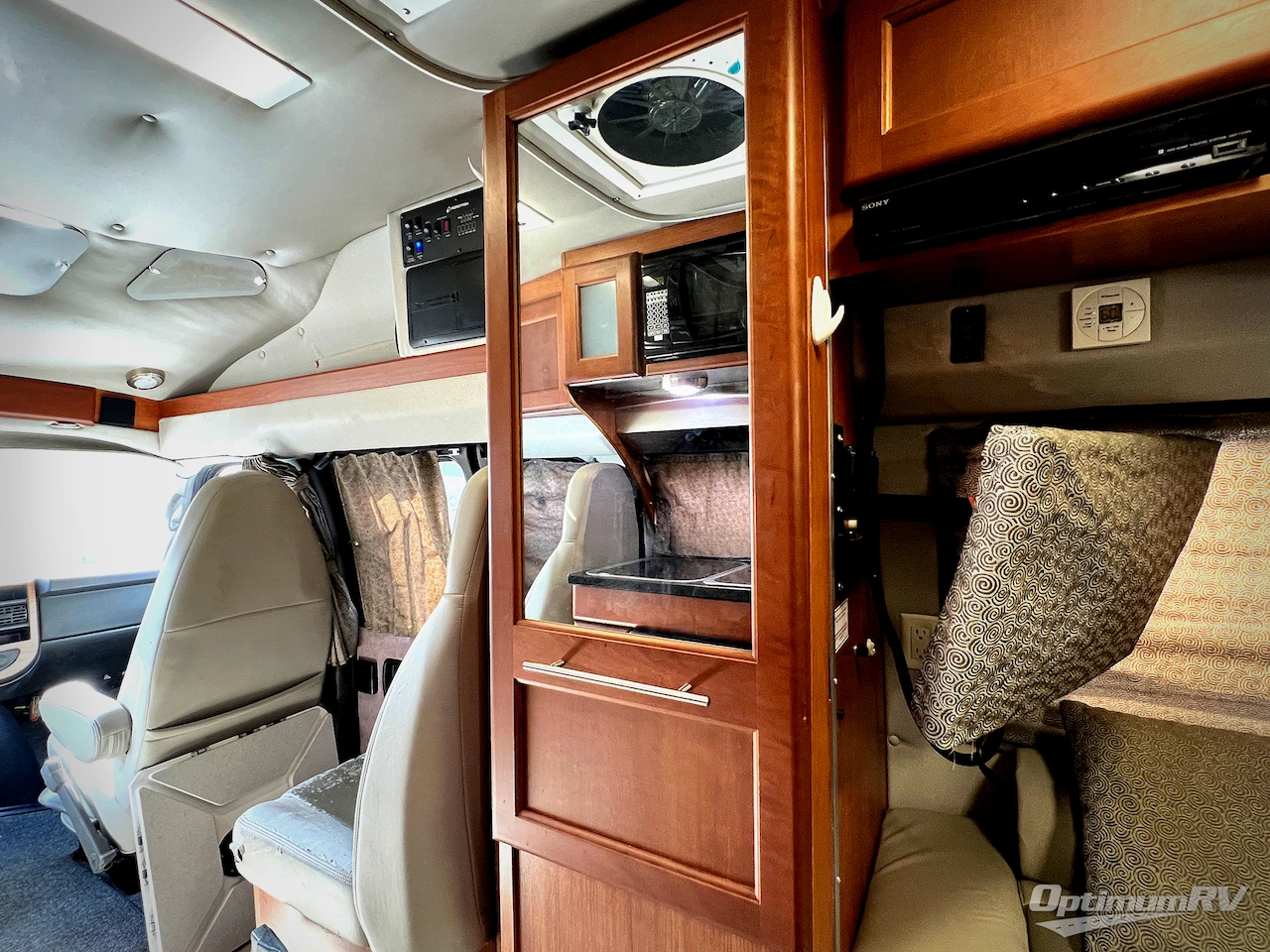 2016 Roadtrek Versatile 170 Photo 13