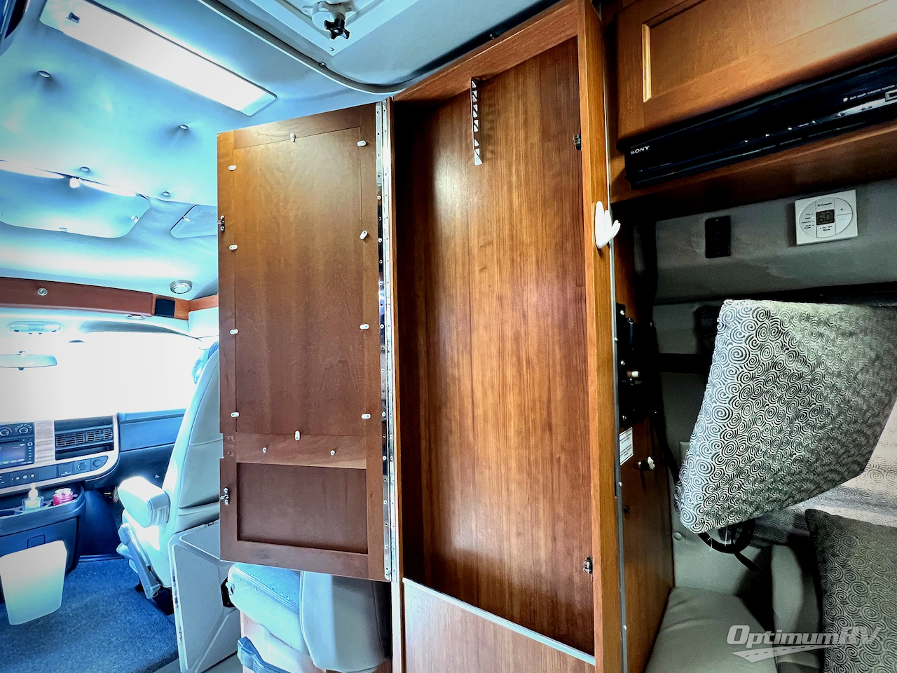 2016 Roadtrek Versatile 170 Photo 14