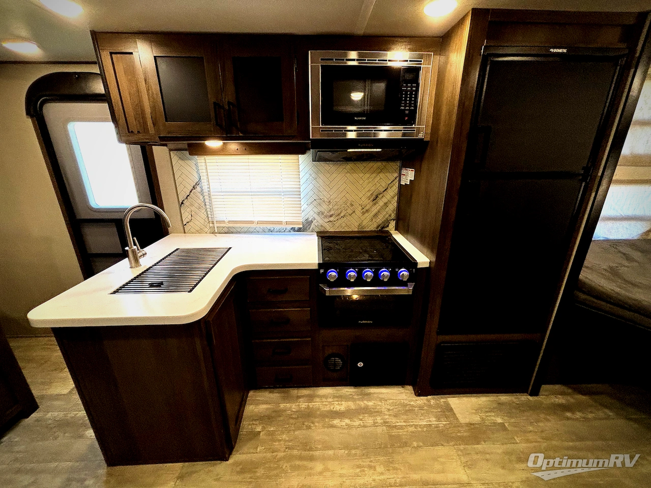 2021 Prime Time Tracer 24DBS Photo 6