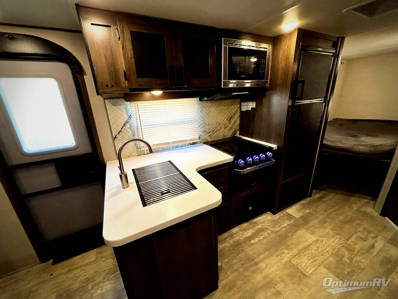 2021 Prime Time Tracer 24DBS Photo 9