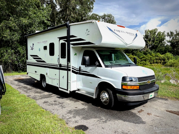 2021 Coachmen Freelander 21RS Chevy 4500 RV Photo 1