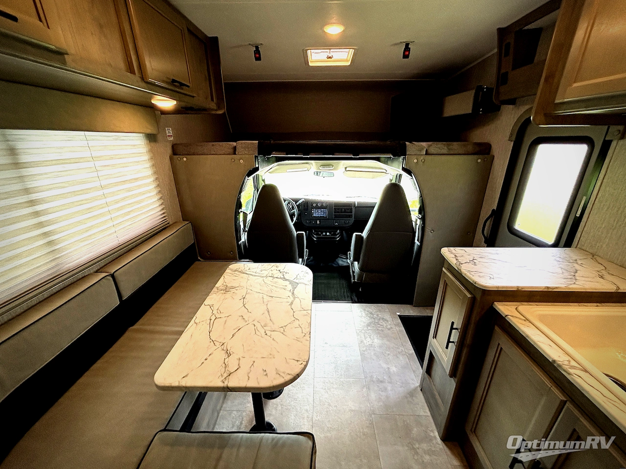 2021 Coachmen Freelander 21RS Chevy 4500 Photo 4