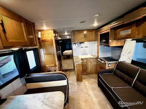 2021 Coachmen Leprechaun 300BH Ford 450 RV Photo 3