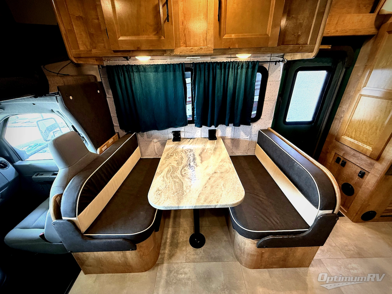 2021 Coachmen Leprechaun 300BH Ford 450 Photo 9