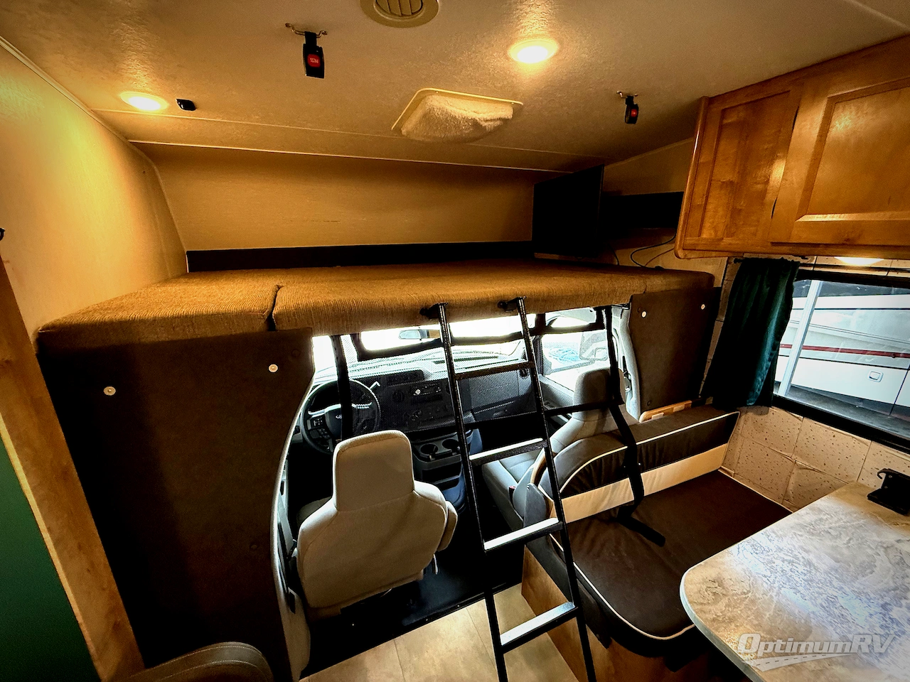 2021 Coachmen Leprechaun 300BH Ford 450 Photo 10