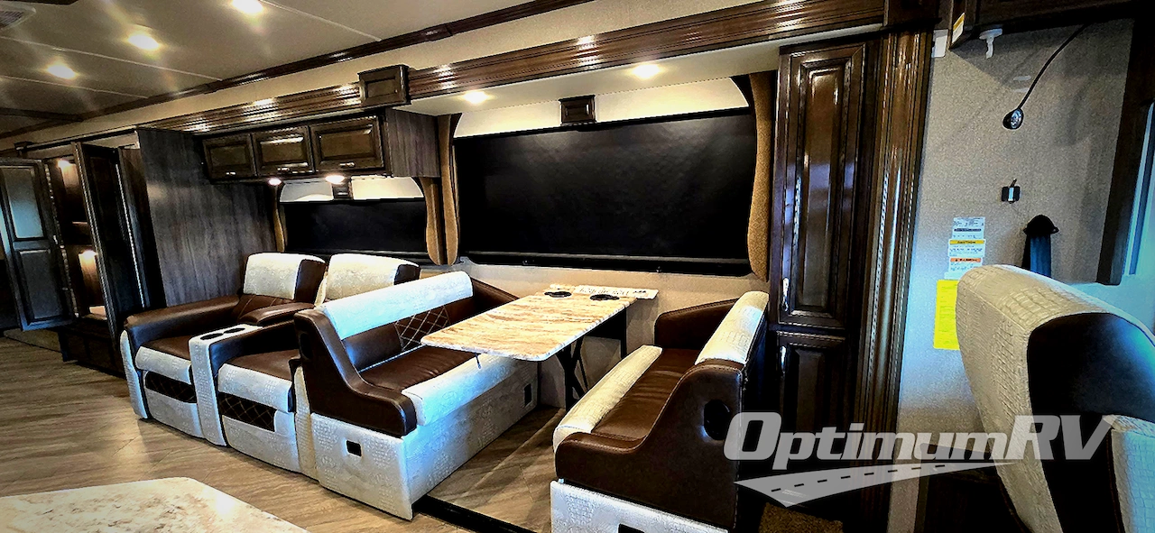 2019 Fleetwood Bounder 36FP Photo 6