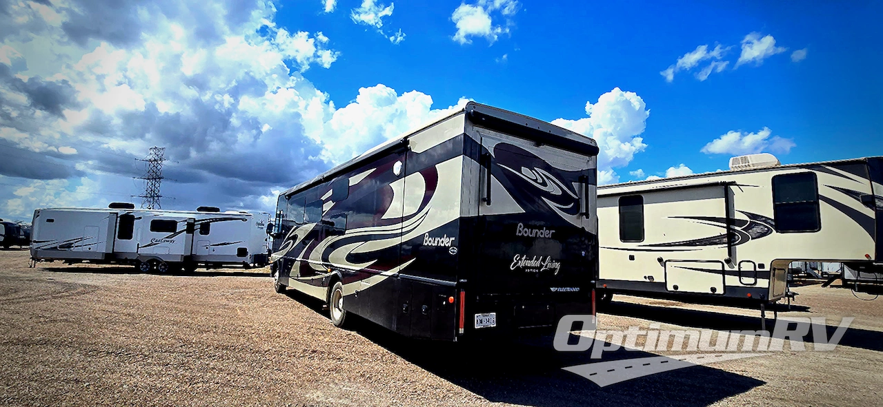 2019 Fleetwood Bounder 36FP Photo 3