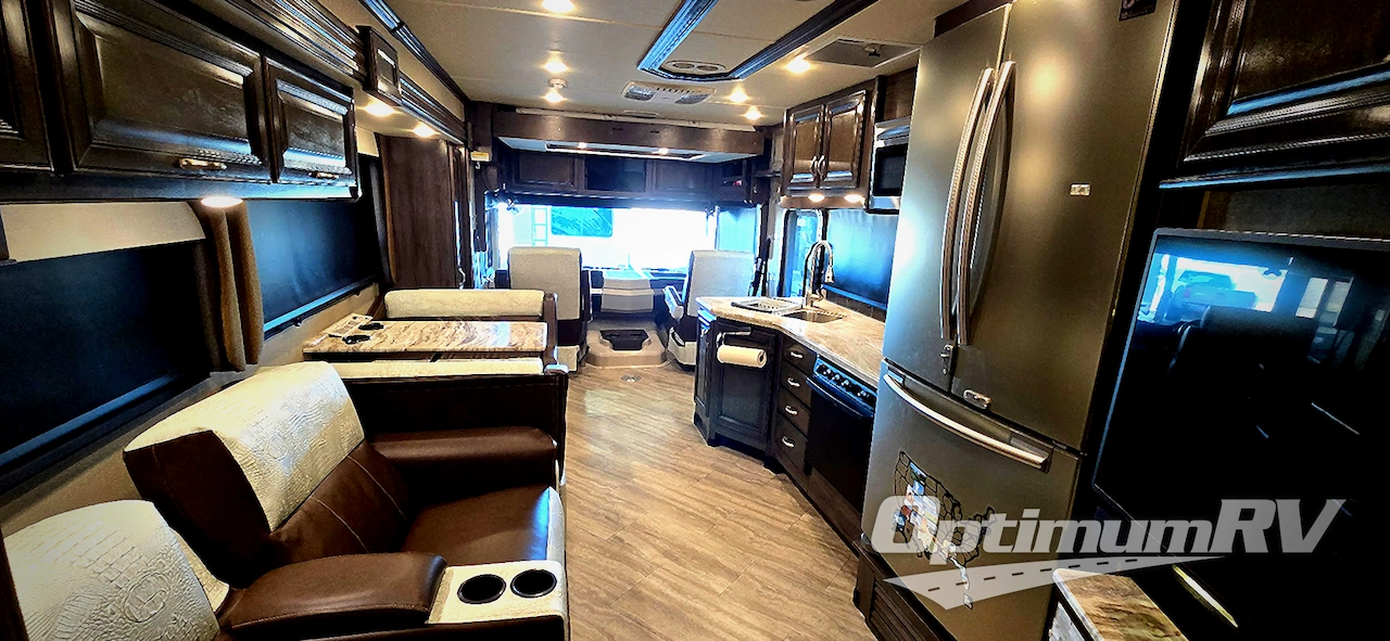 2019 Fleetwood Bounder 36FP Photo 5