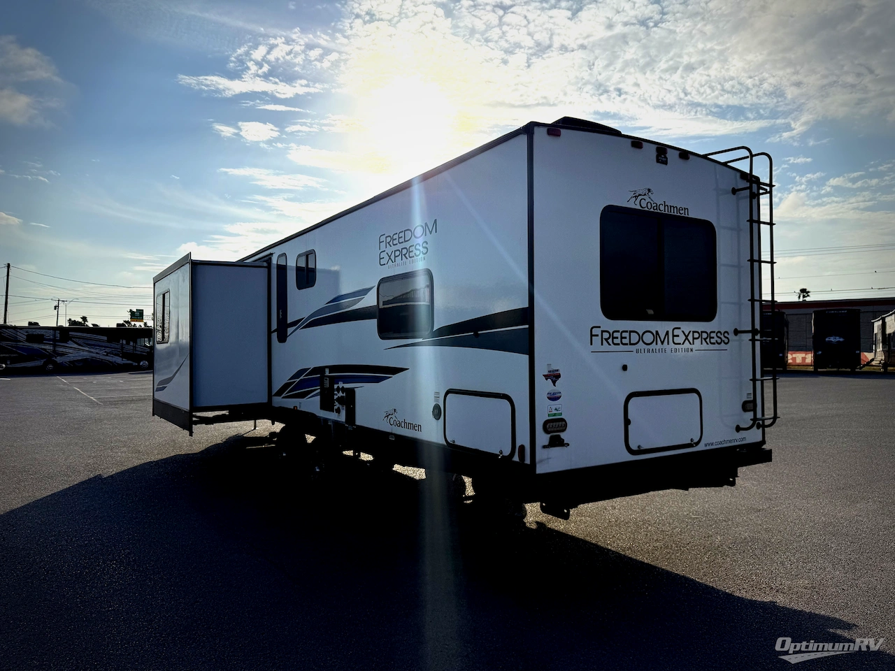 2024 Coachmen Freedom Express Ultra Lite 298FDS Photo 3