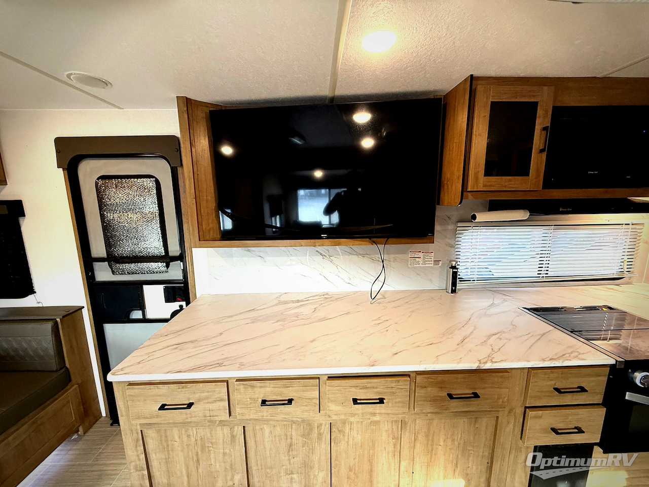 2024 Coachmen Freedom Express Ultra Lite 298FDS Photo 8