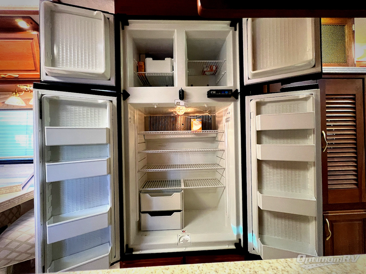 2001 American Coach American Eagle 40EQS Photo 37