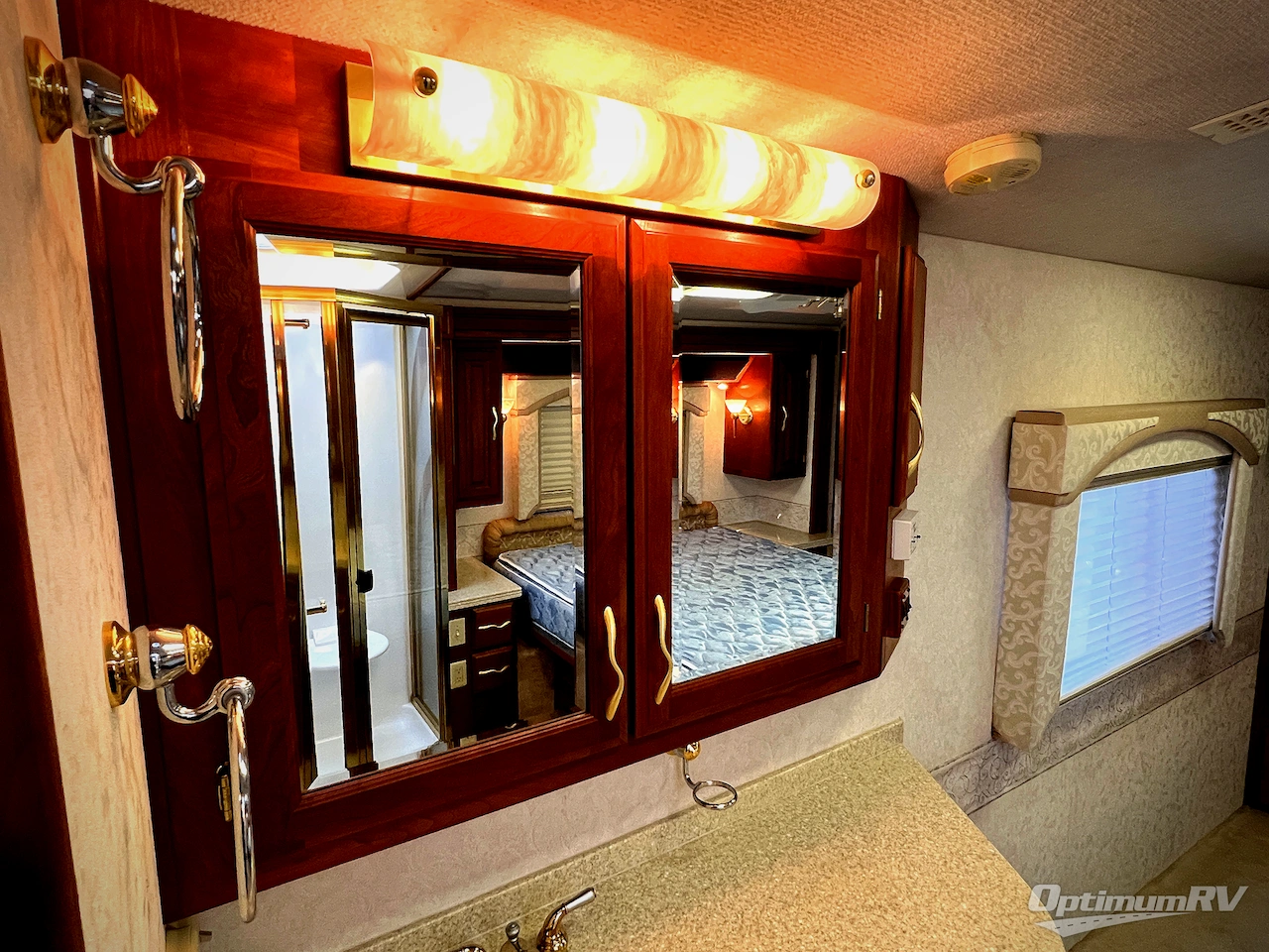 2001 American Coach American Eagle 40EQS Photo 47