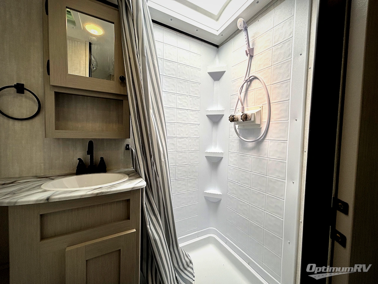 2025 Coachmen Apex Nano 221RLS Photo 10