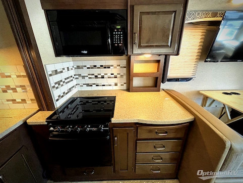 2018 Thor Hurricane 34P RV Photo 3