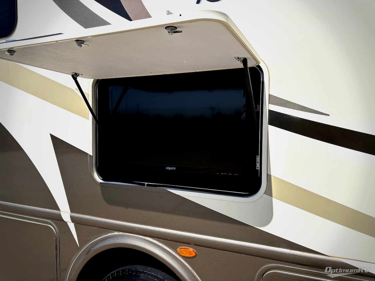 2018 Thor Hurricane 34P Photo 4