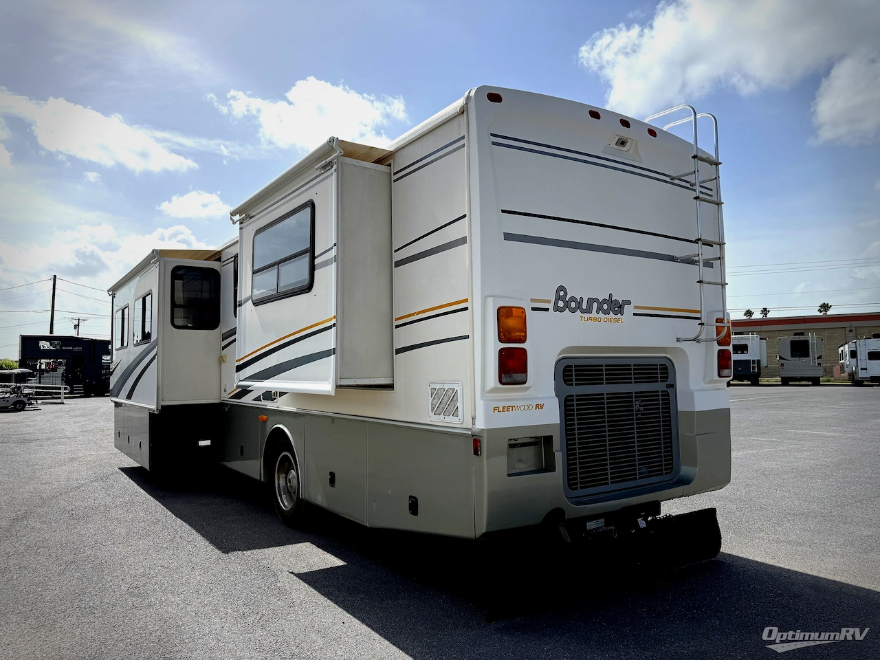2004 Fleetwood Bounder Diesel 38N Photo 3