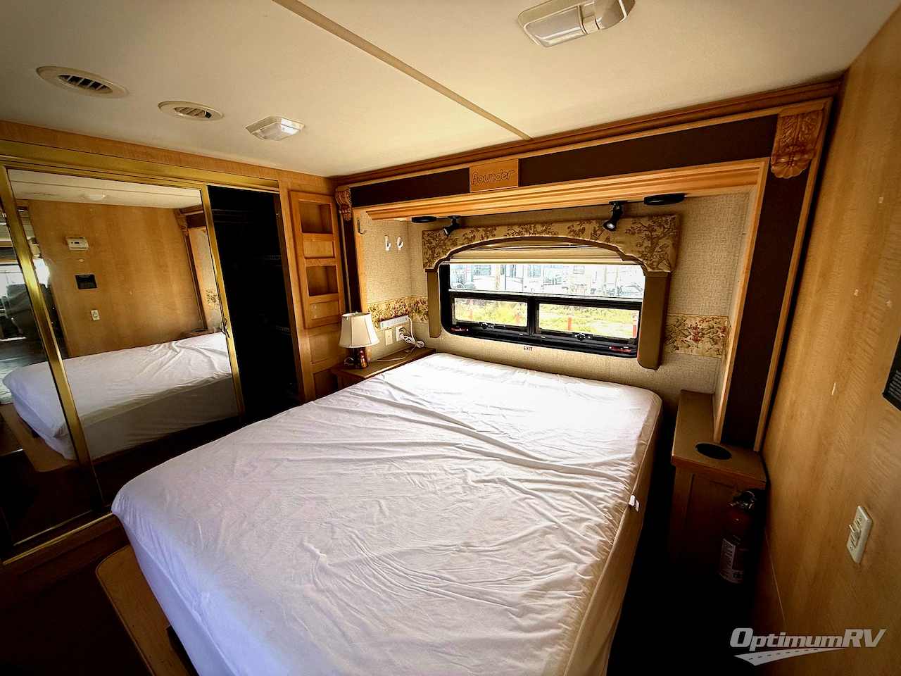 2004 Fleetwood Bounder Diesel 38N Photo 15