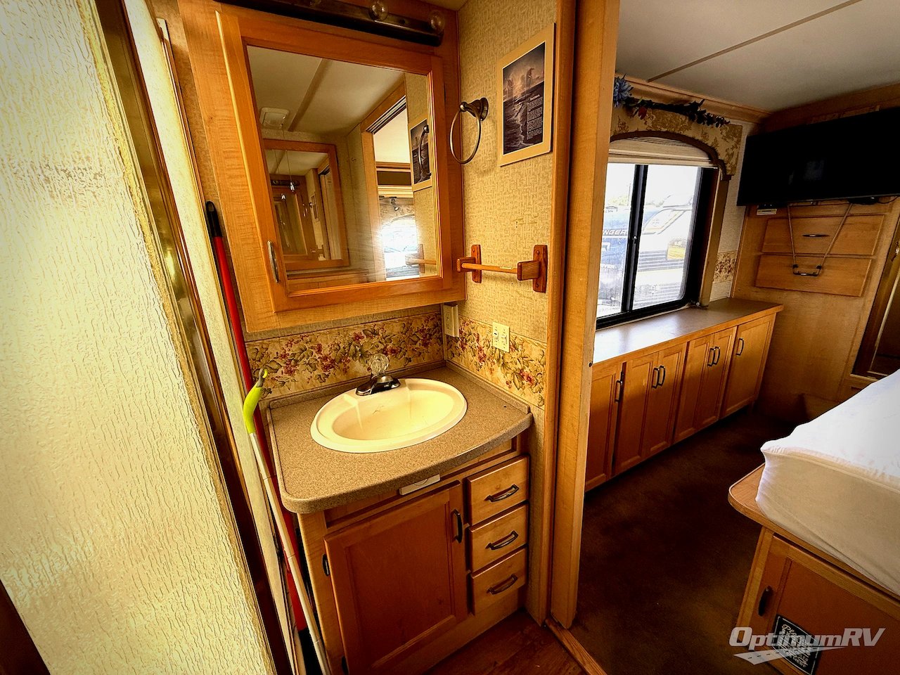 2004 Fleetwood Bounder Diesel 38N Photo 19