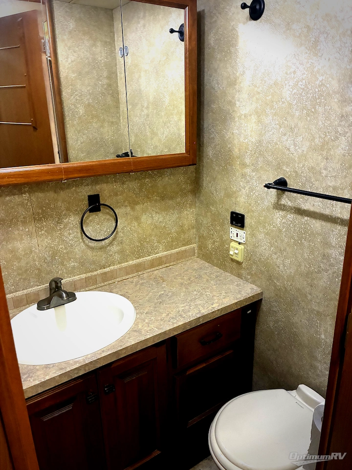 2011 Tiffin Allegro 32 CA Photo 15