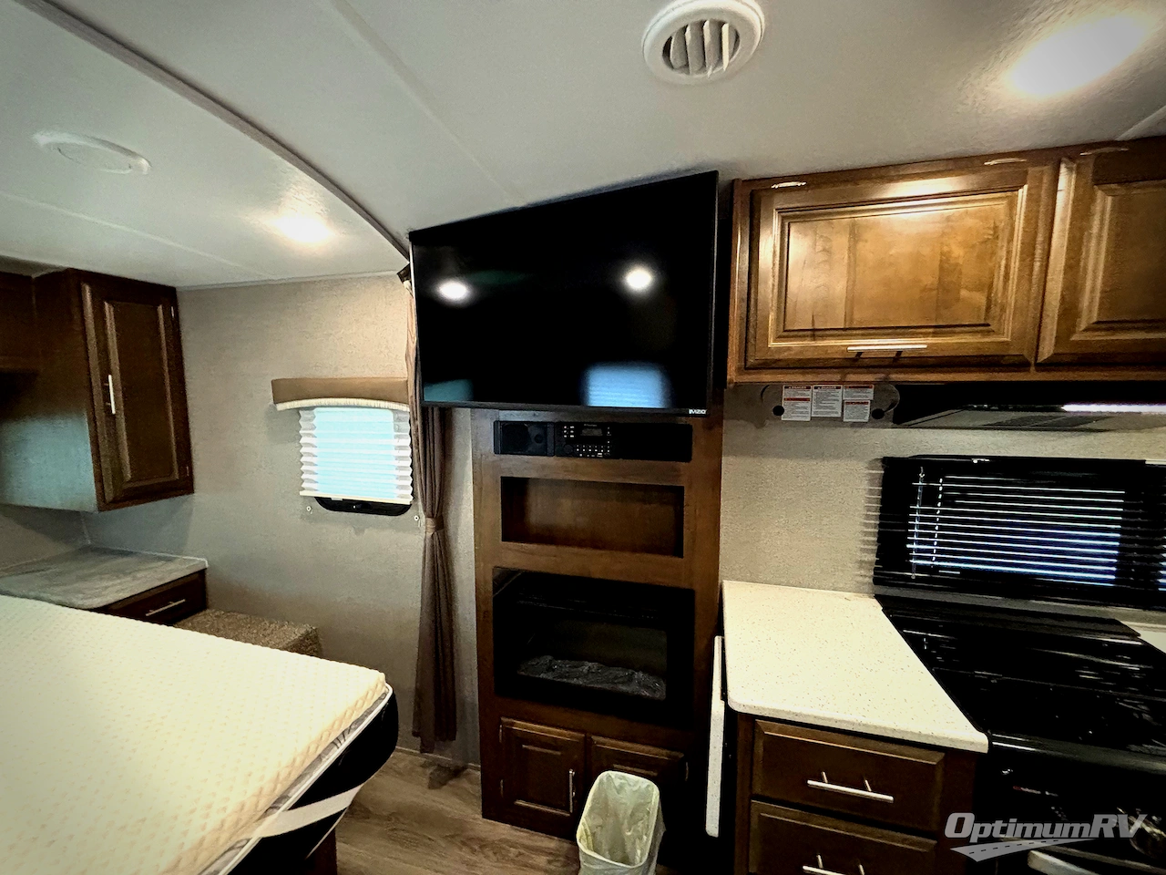 2021 Forest River Flagstaff Micro Lite 22FBS Photo 8