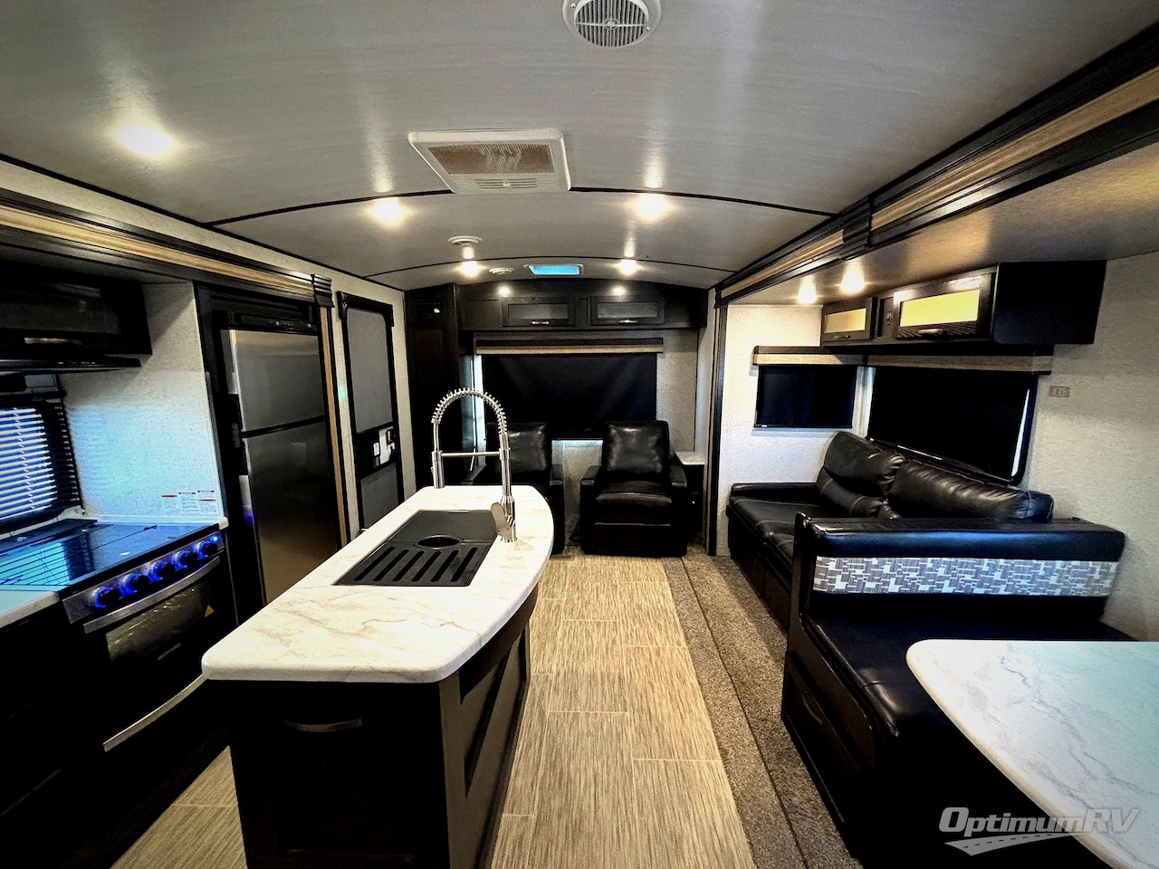2021 Forest River Surveyor Luxury 266RLDS Photo 5