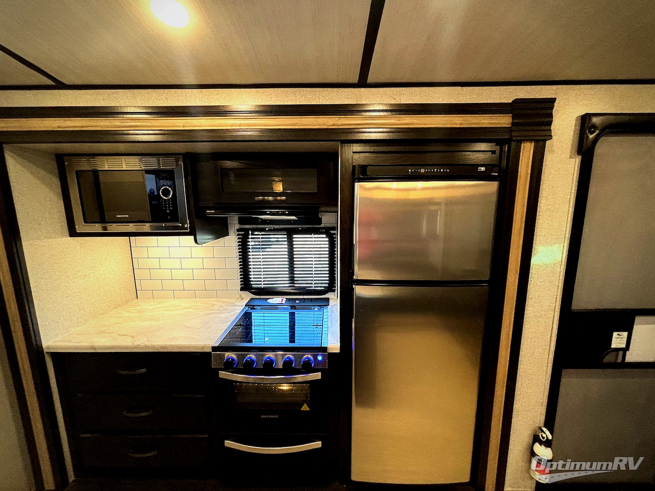 2021 Forest River Surveyor Luxury 266RLDS Photo 7