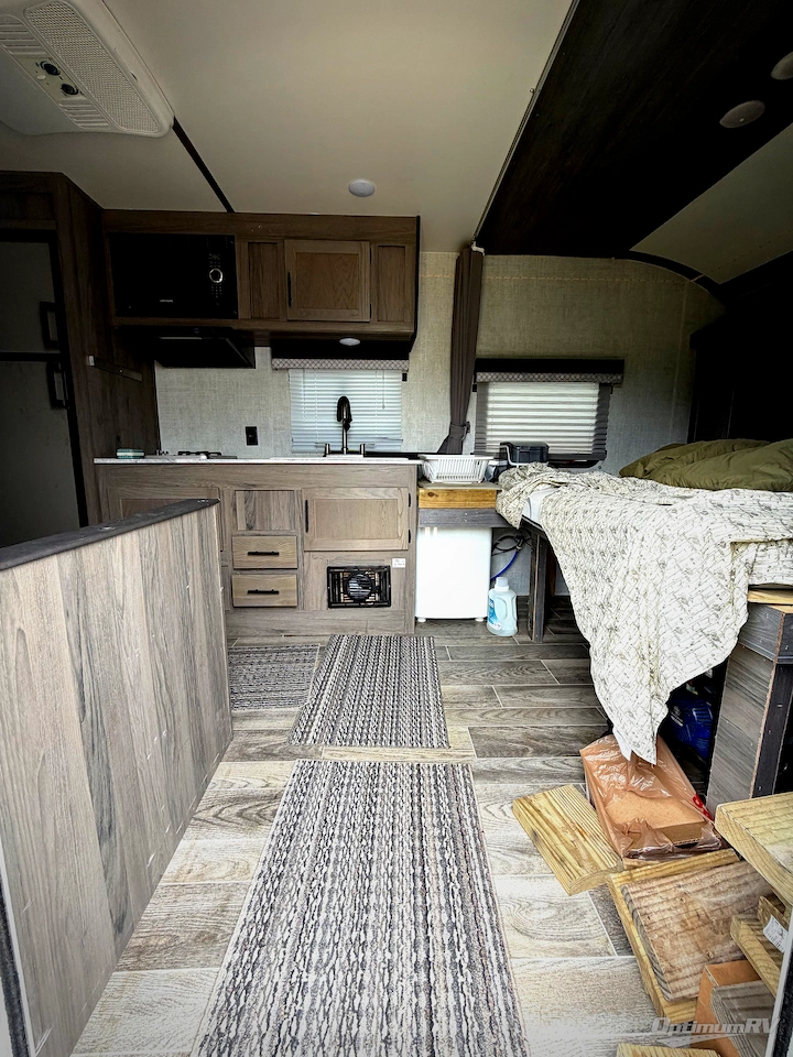 2022 Gulf Stream Conquest Ultra Lite 248BH Photo 2