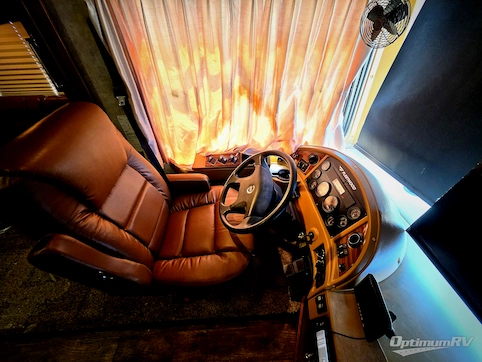2008 Fleetwood Discovery 40X RV Photo 2