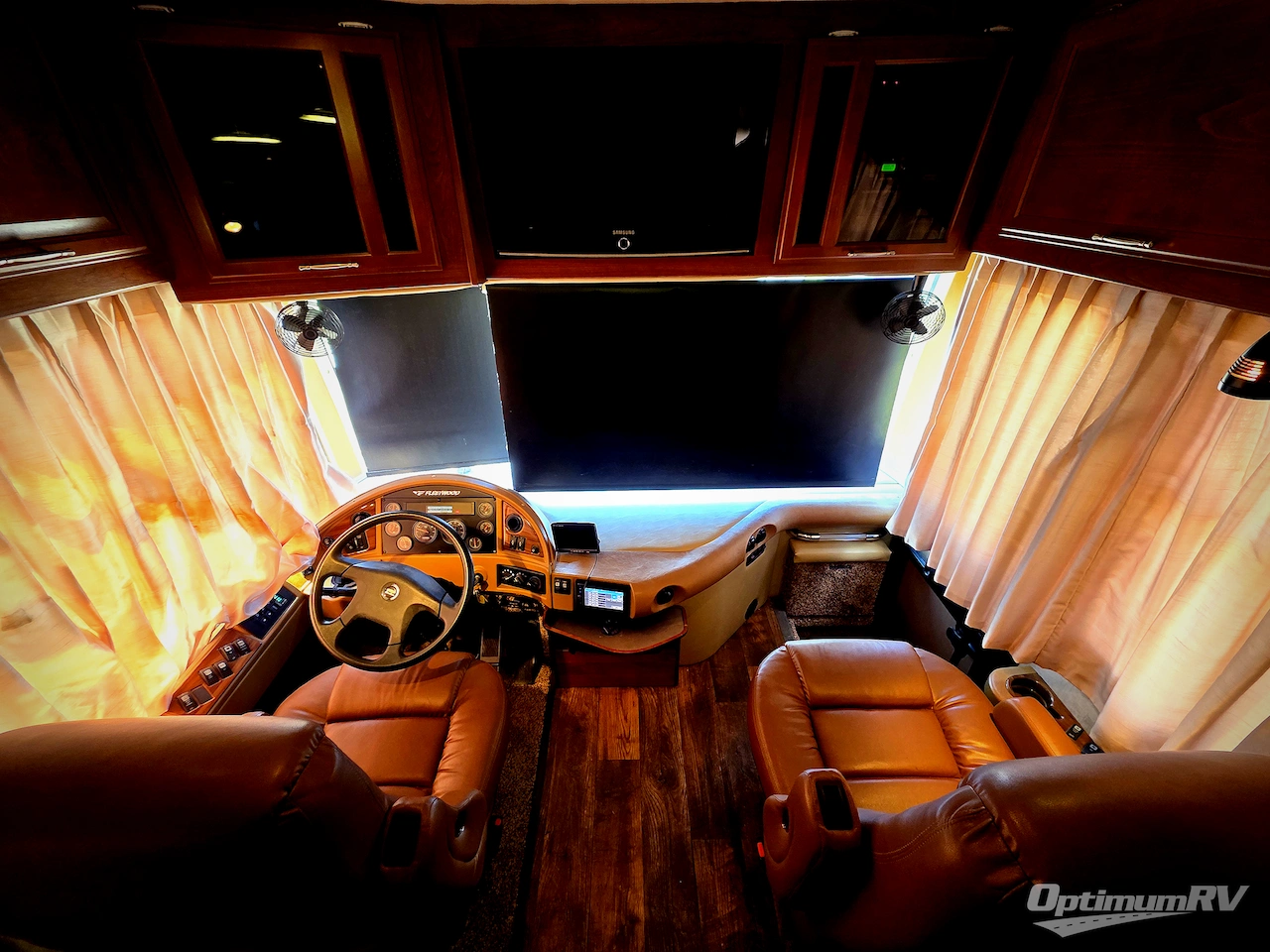 2008 Fleetwood Discovery 40X Photo 6