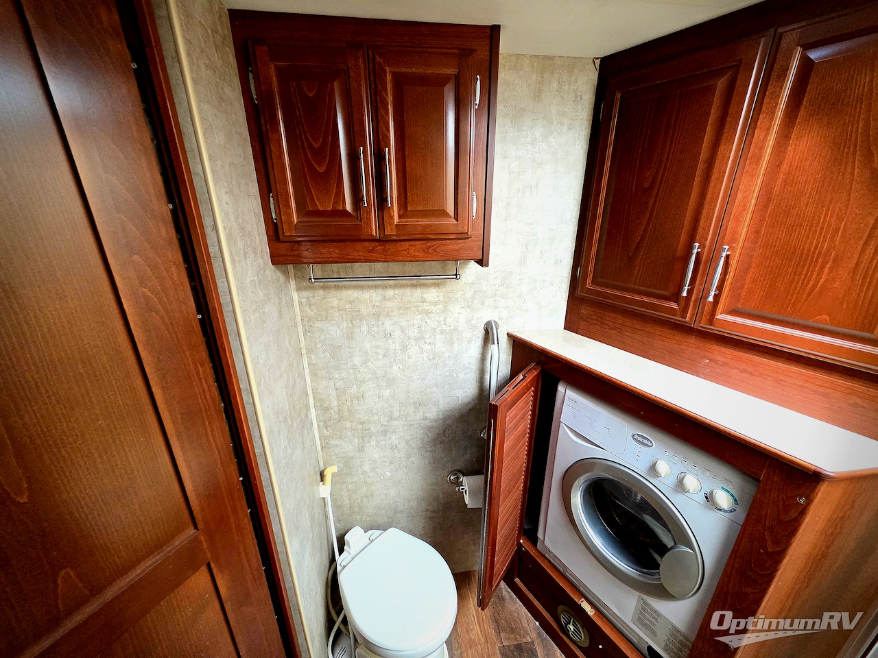 2008 Fleetwood Discovery 40X Photo 16