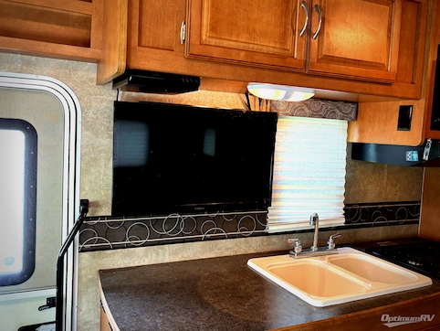 2015 Itasca Spirit 27Q RV Photo 4