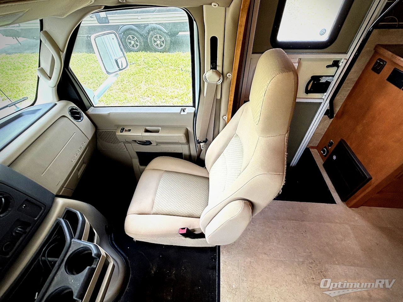 2015 Itasca Spirit 27Q Photo 9