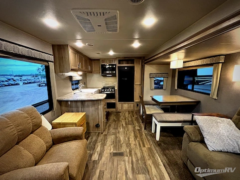 2021 Coachmen Catalina Legacy 303 RKDS RV Photo 2