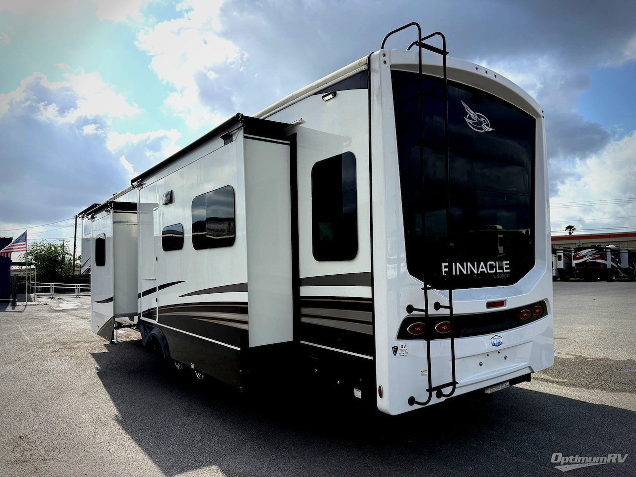 2024 Jayco Pinnacle 37MDQS Photo 3