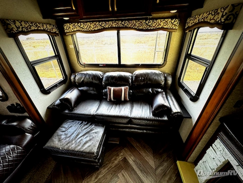 2017 Jayco North Point 315RLTS RV Photo 3