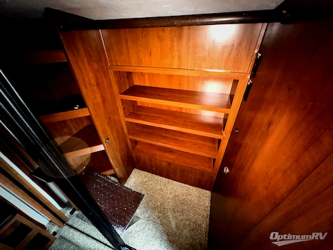 2017 Jayco North Point 315RLTS RV Photo 4