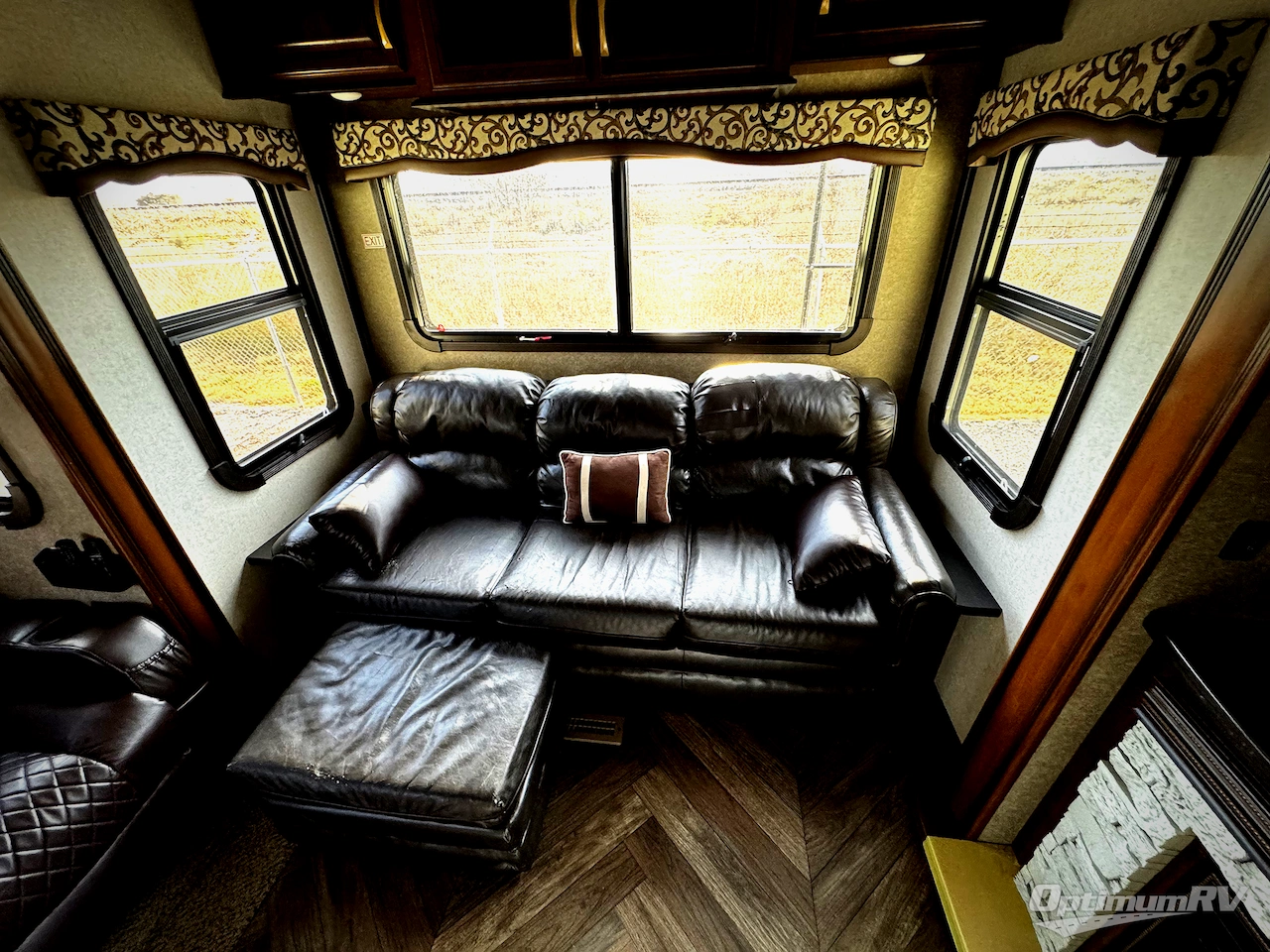 2017 Jayco North Point 315RLTS Photo 9