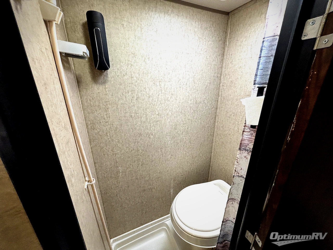 2017 Forest River Cherokee Wolf Pup 17RP Photo 10