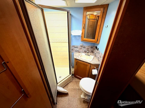2017 Thor Chateau 31W RV Photo 4