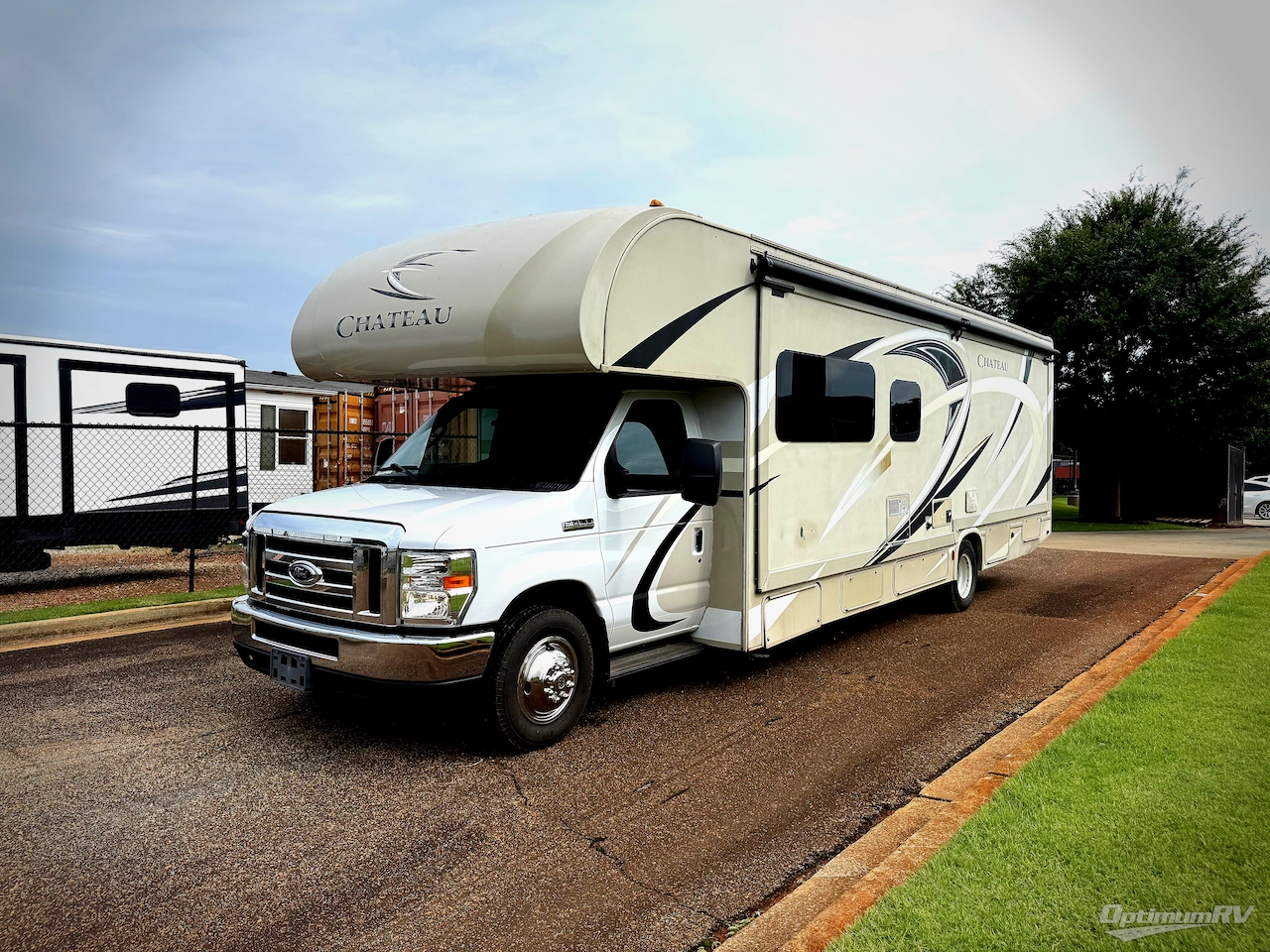 2017 Thor Chateau 31W Photo 4