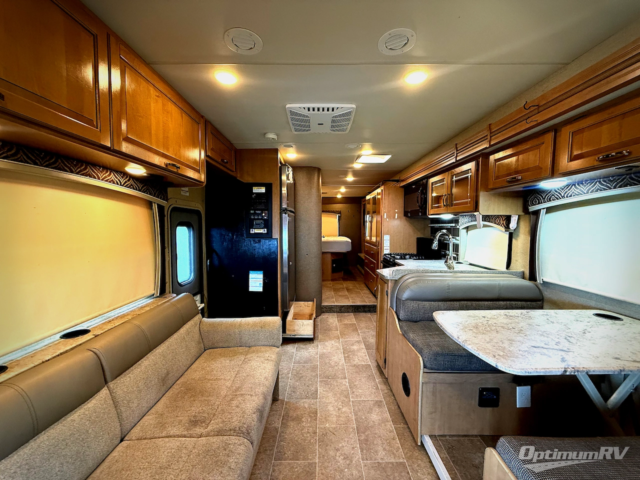 2017 Thor Chateau 31W Photo 5