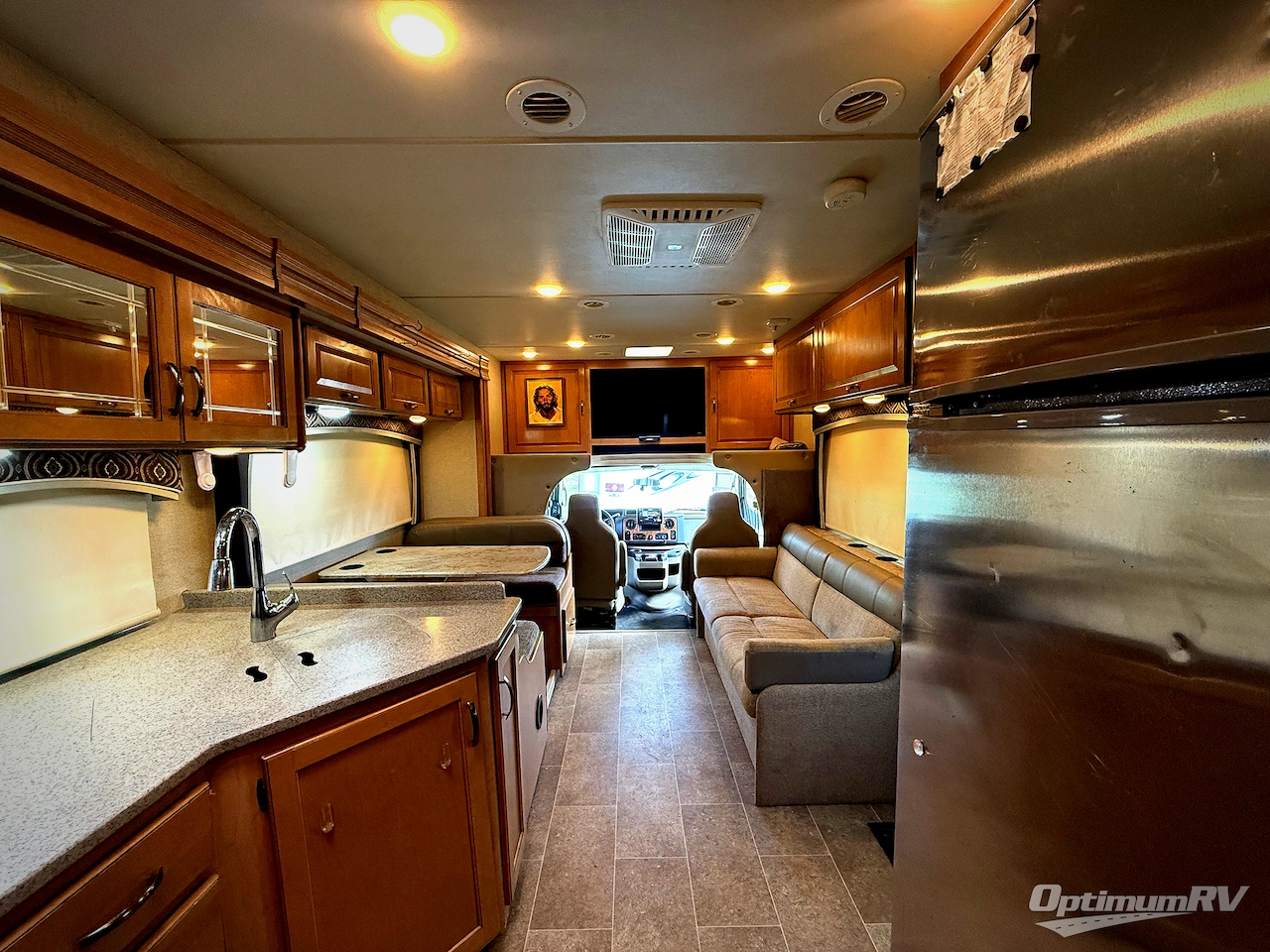 2017 Thor Chateau 31W Photo 6