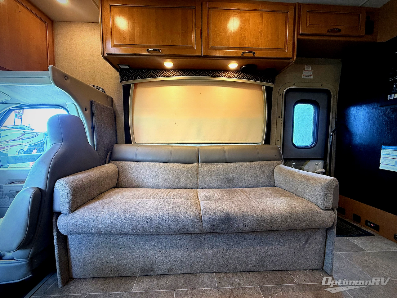 2017 Thor Chateau 31W Photo 13