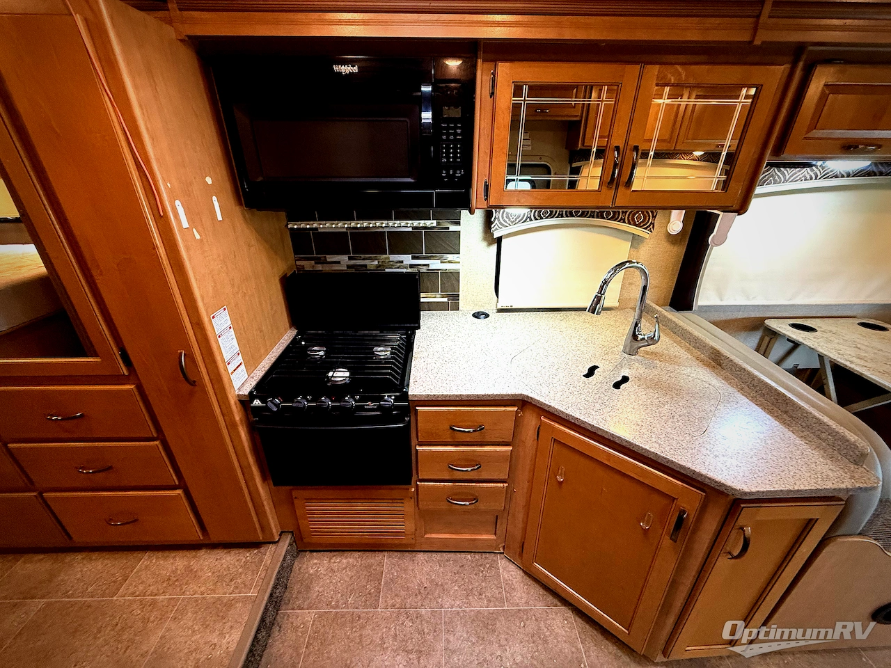 2017 Thor Chateau 31W Photo 15