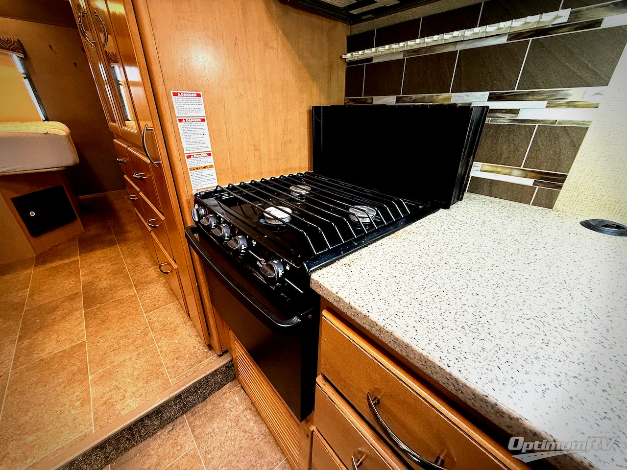 2017 Thor Chateau 31W Photo 17