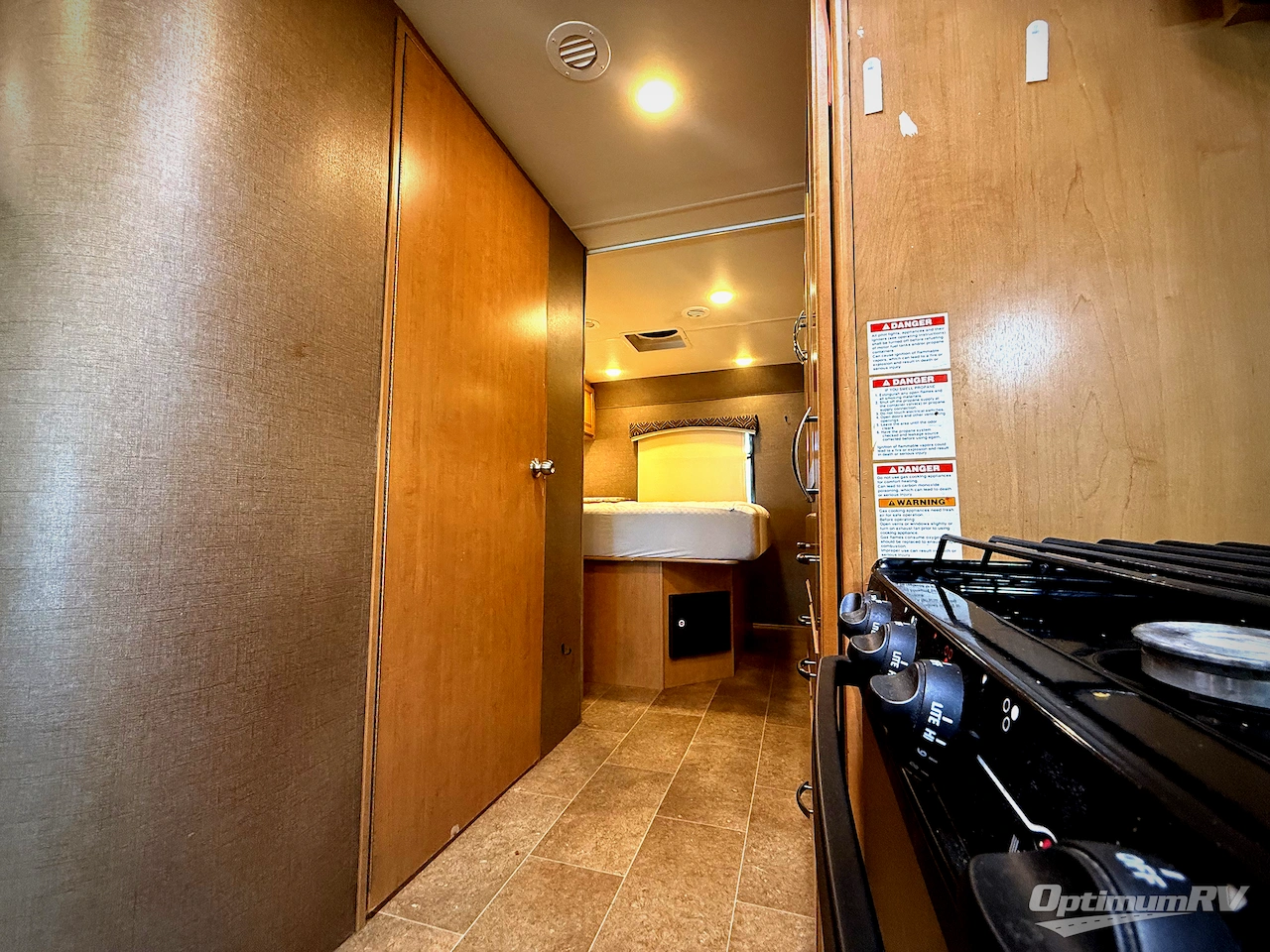 2017 Thor Chateau 31W Photo 18