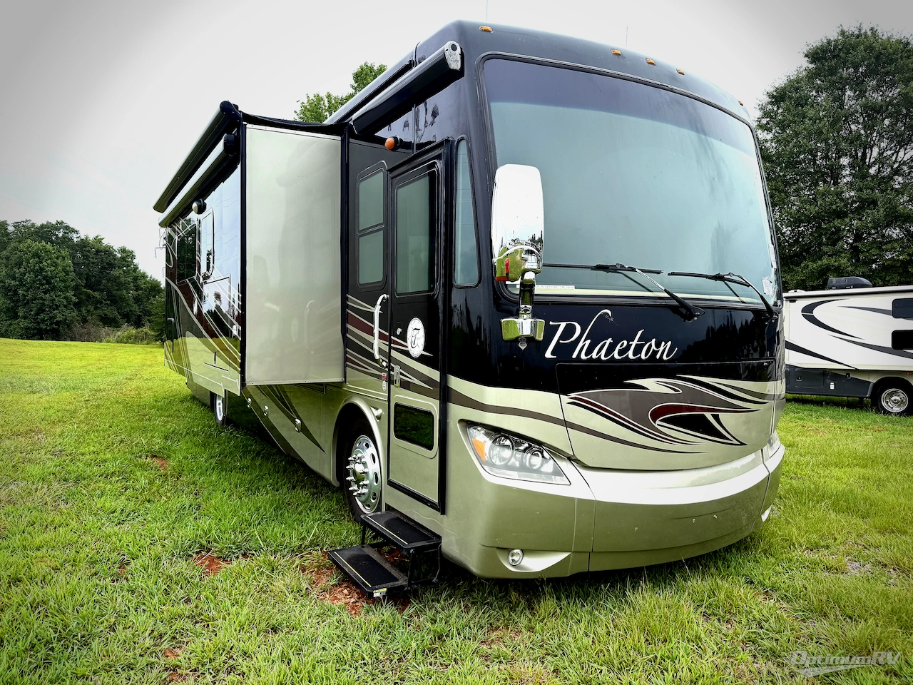 2014 Tiffin Phaeton 36 GH Photo 1